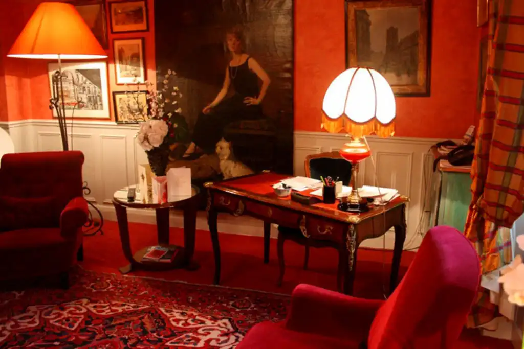 Hoteltipp-Paris-Zimmer-Tisch
