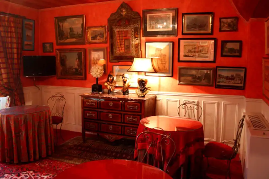 Hoteltipp-Paris-Zimmer-rot