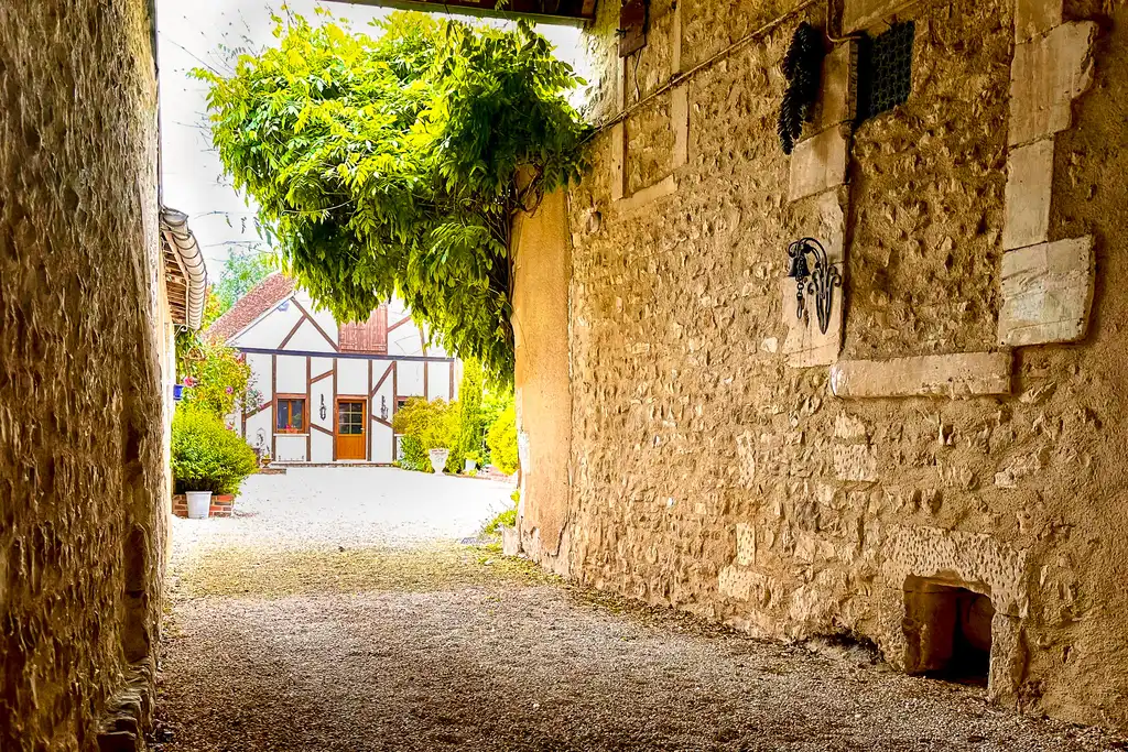 Der Hof der ehemaligen Poststation im Burgund