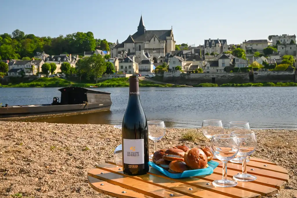 loire-essen-wein-picknick-boot