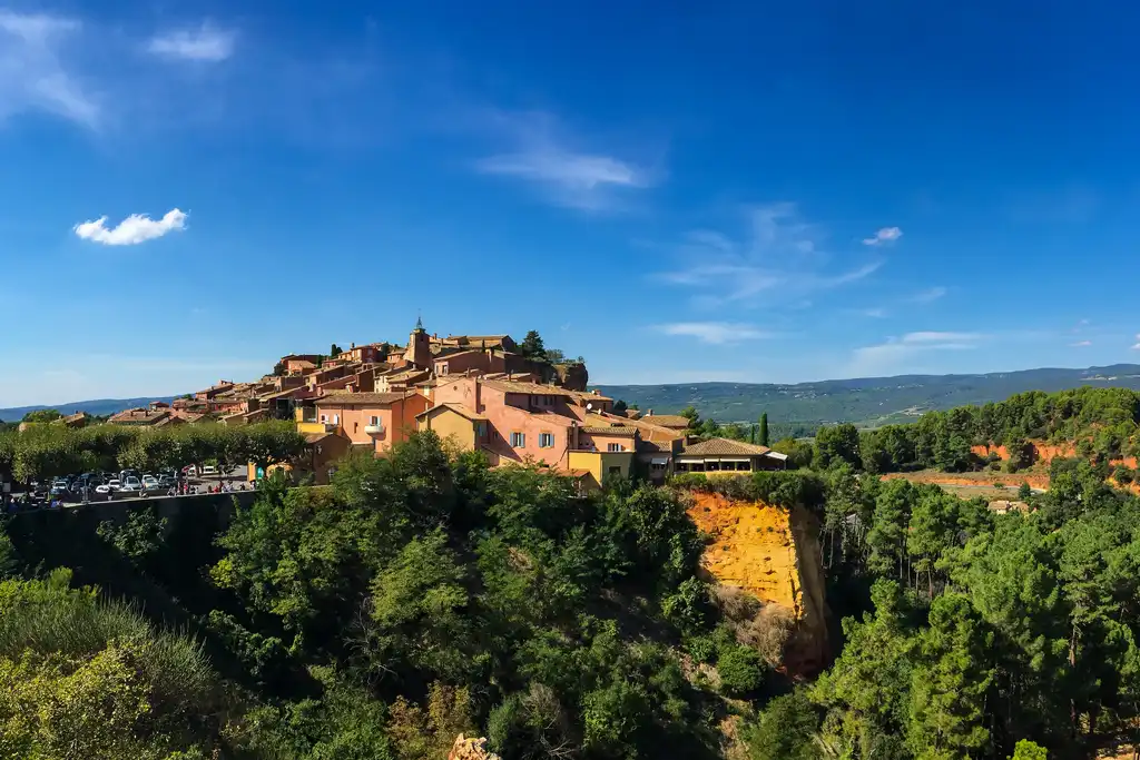 provence-landschaft-dorf