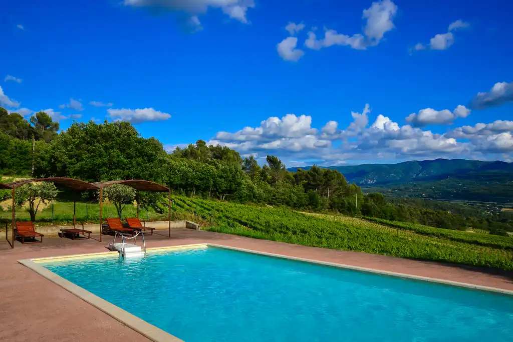 provence-unterkünfte-pool-sommer