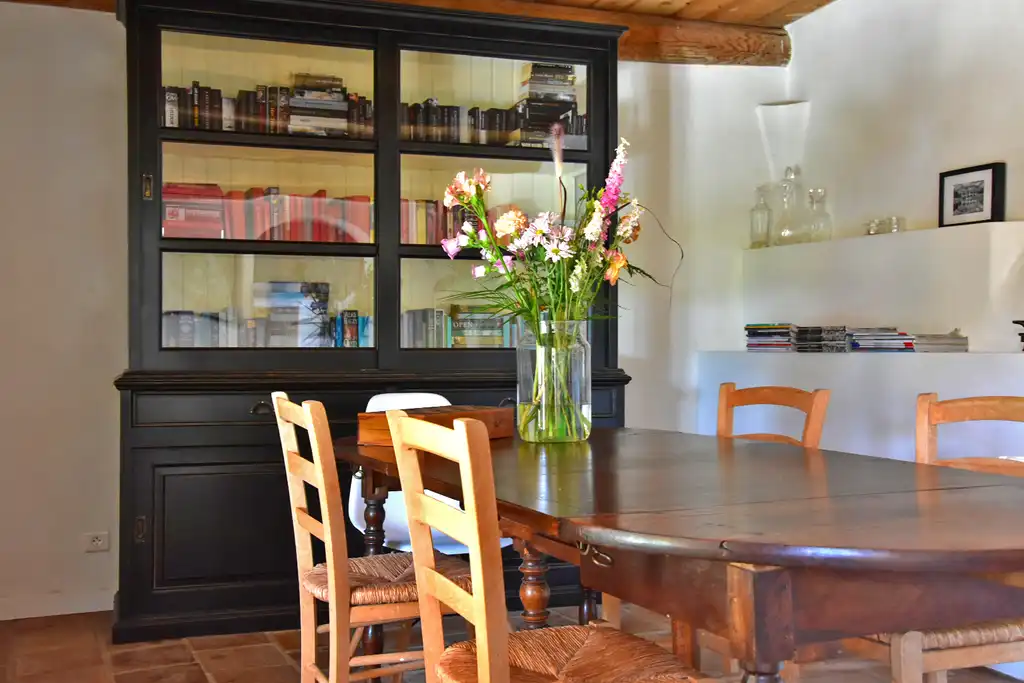 provence-unterkunft-bibliothek