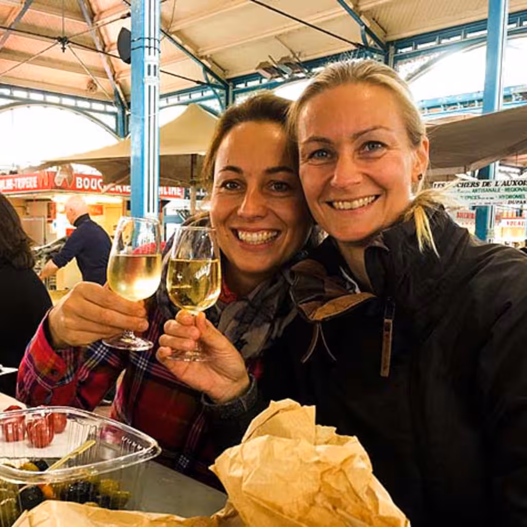 frankreich-urlaub-anstossen