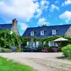 Ein Herrenhaus mit Garten