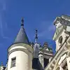 Ein Schloss vor blauem Himmel