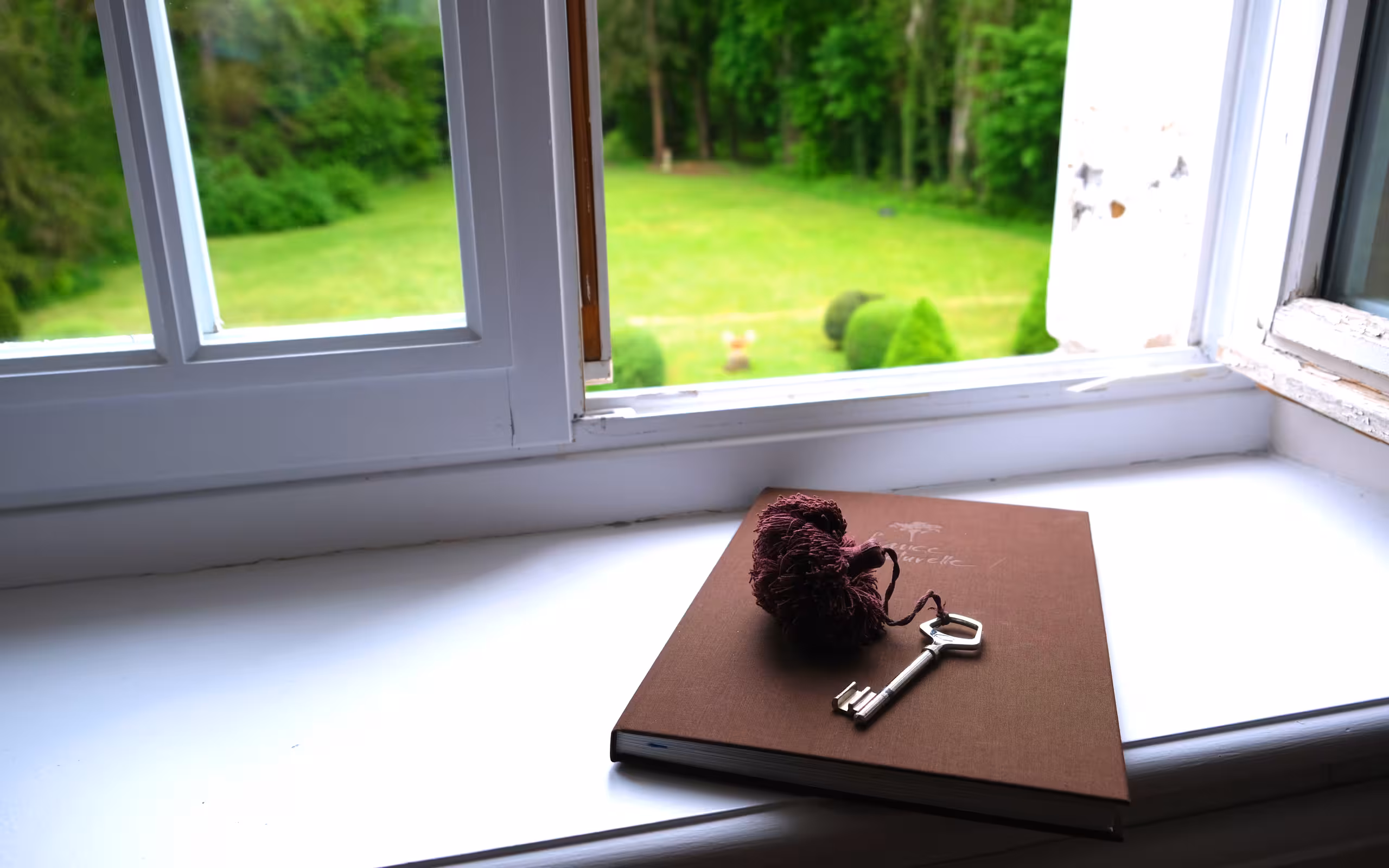 burgund-unterkunft-garten-fenster