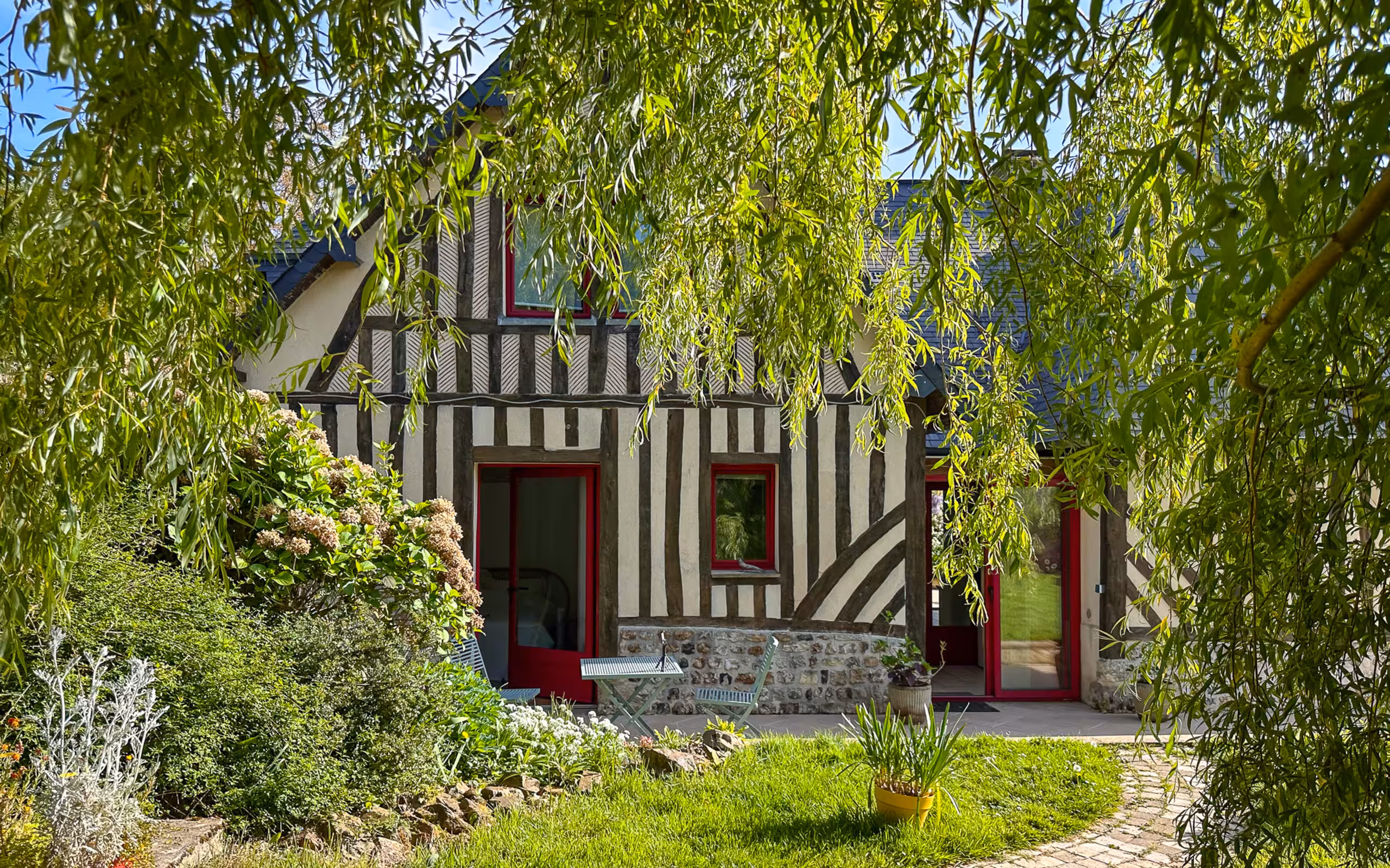 Eingang zum Fachwerkhaus in der Normandie