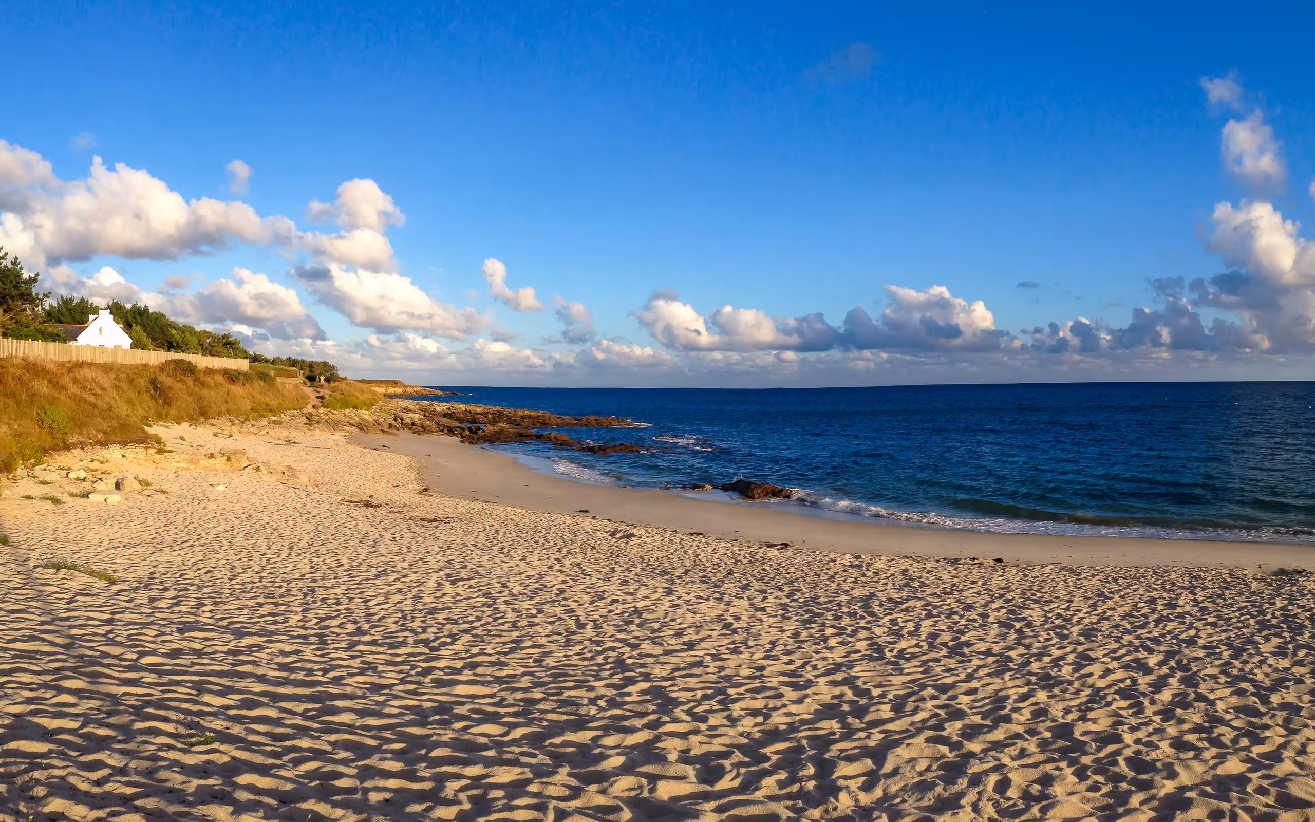 bretagne-landschaft-strand-sonne