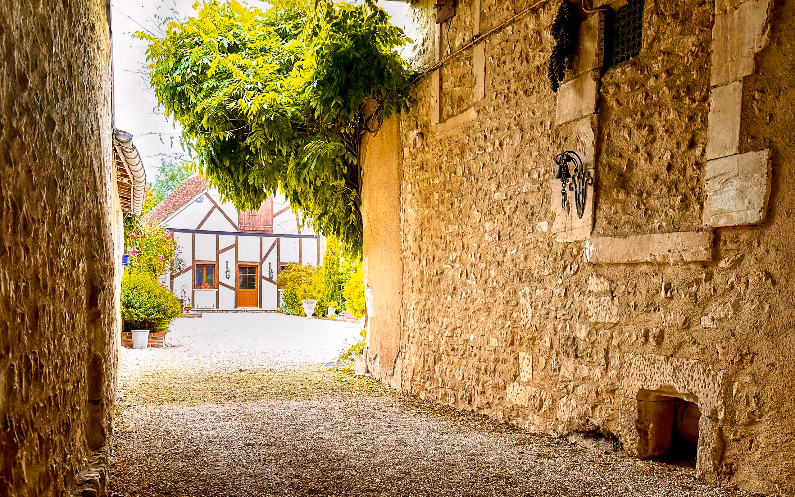 Der Hof der ehemaligen Poststation im Burgund