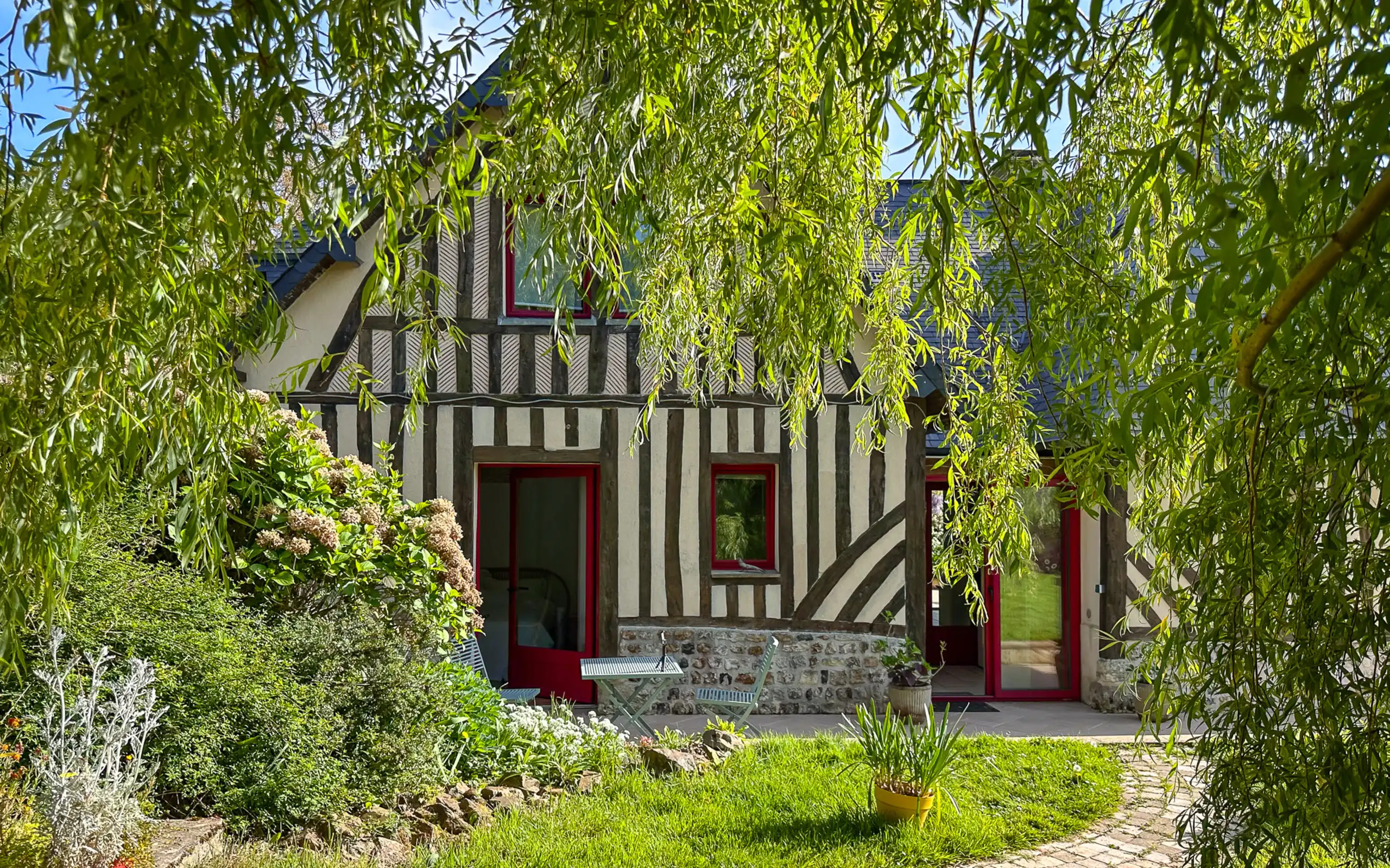 Eingang zum Fachwerkhaus in der Normandie