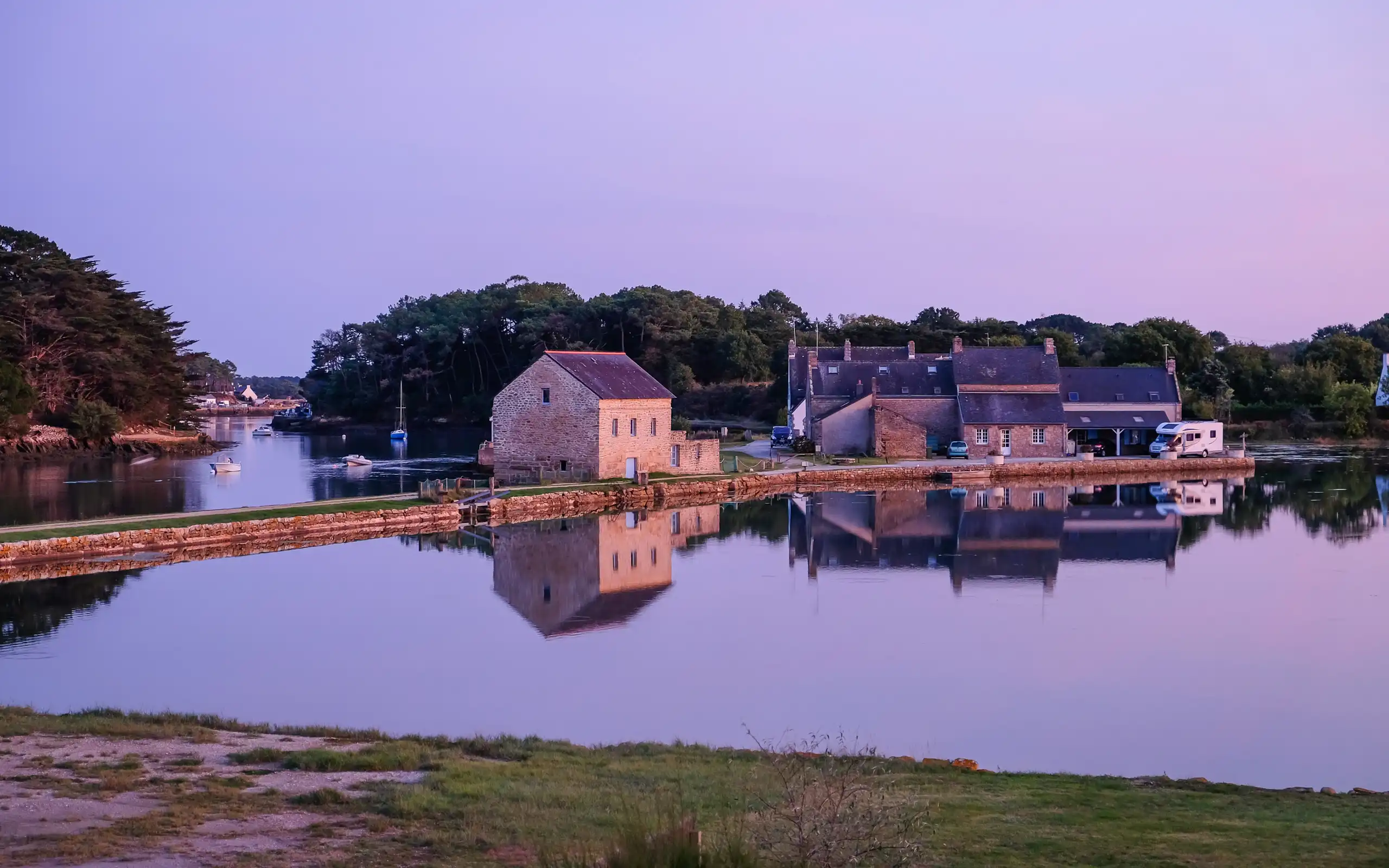bretagne-landschaft-see