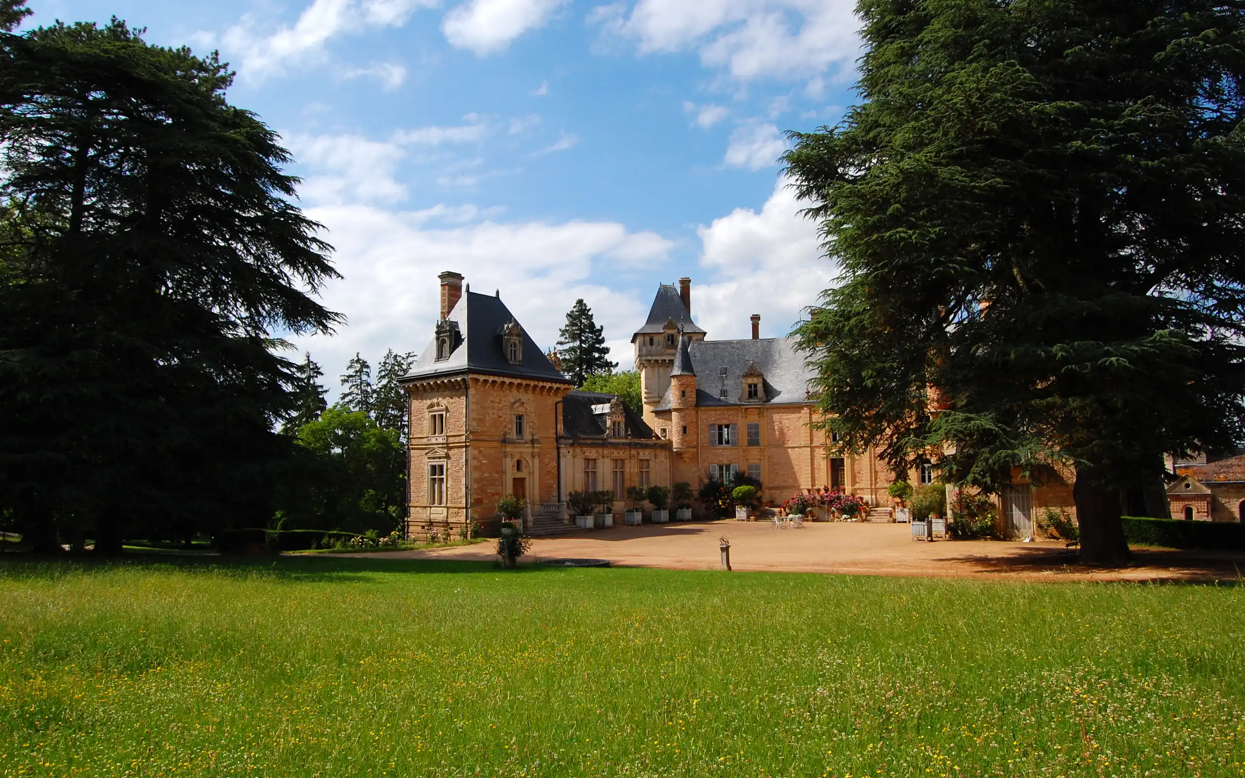 burgund-gaestezimmer-schloss