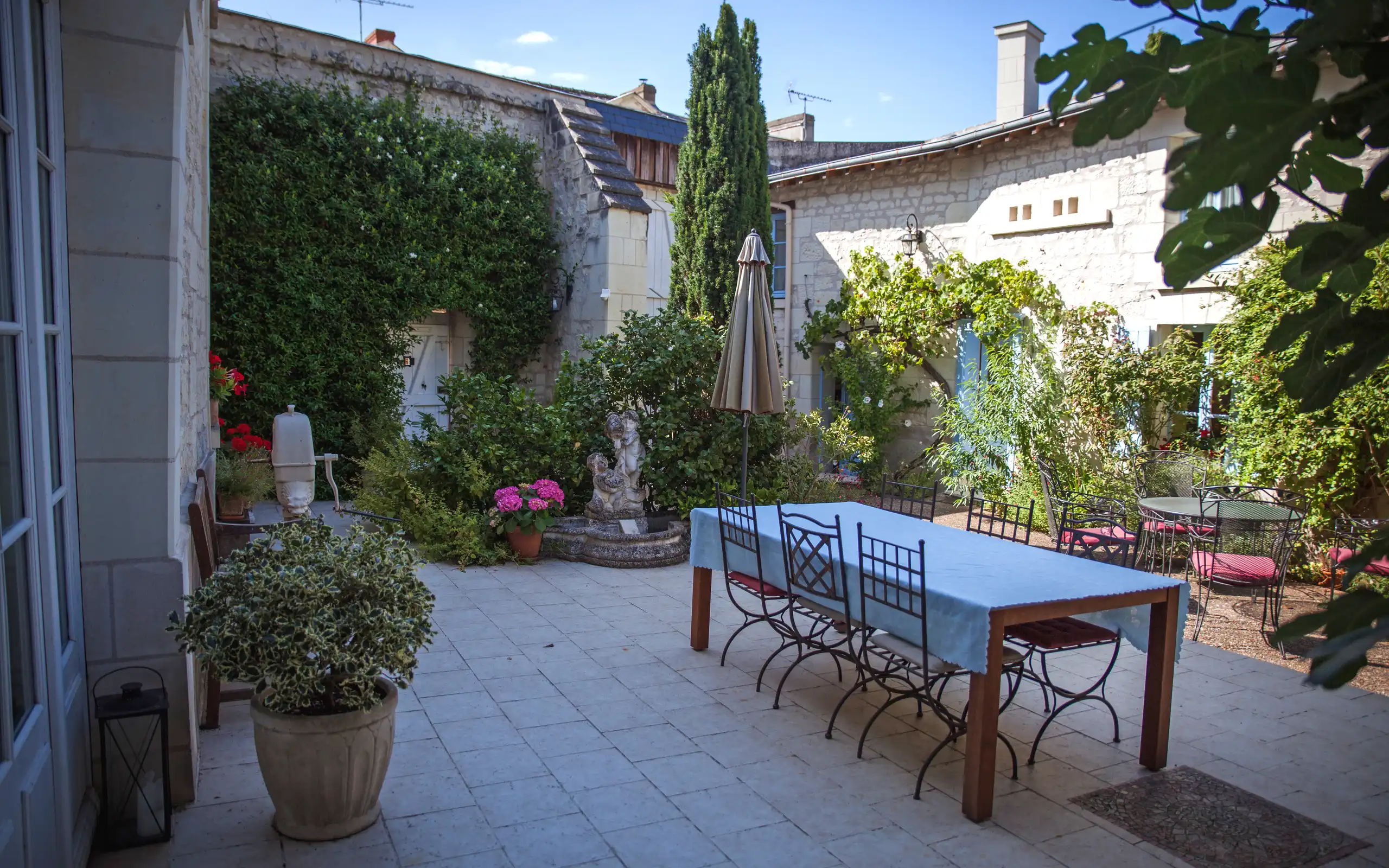 loire-unterkunft-innenhof