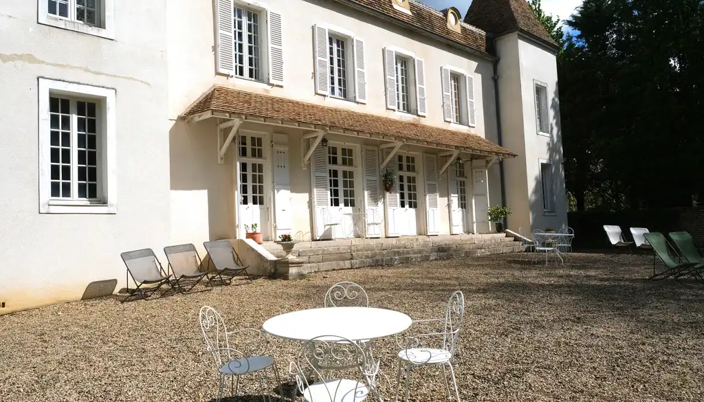 burgund-unterkunft-terrasse