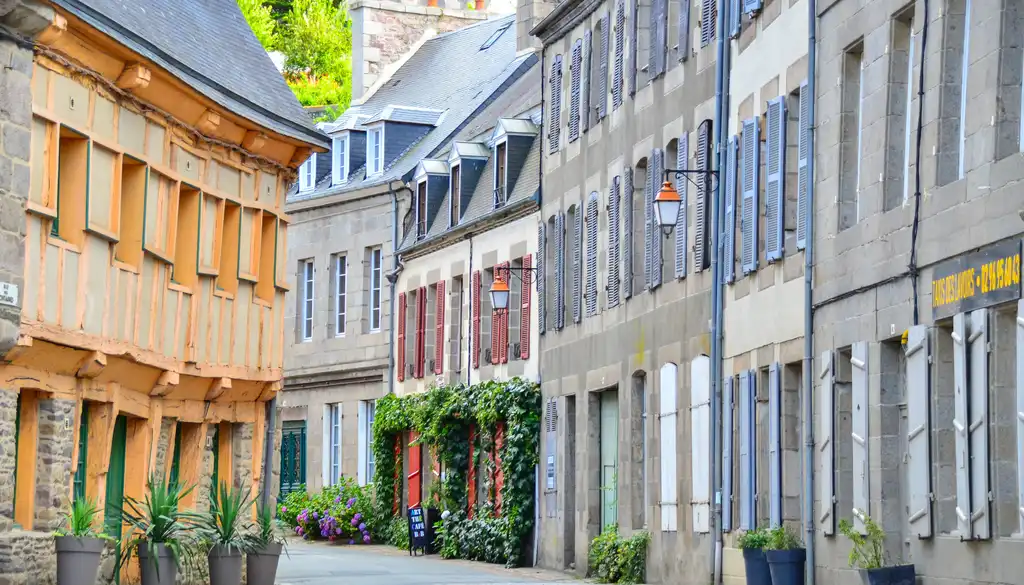 bretagne-architektur-dorf