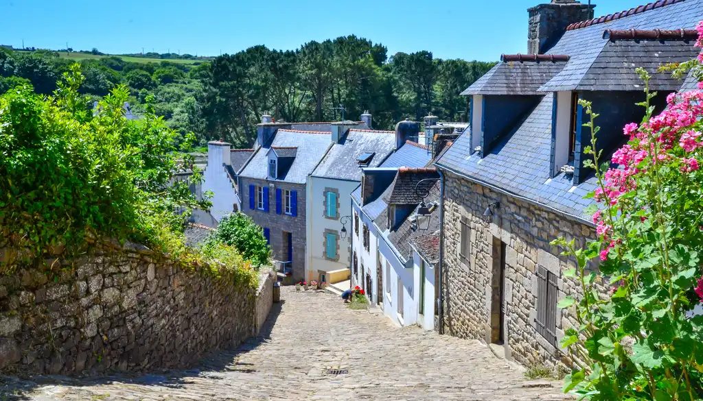 bretagne-architektur-straße