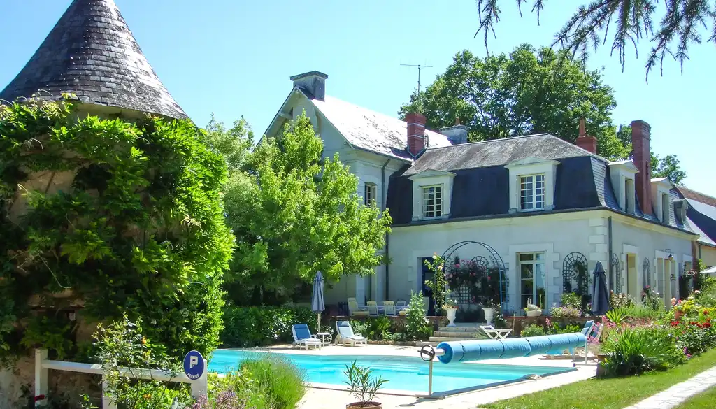 loire-unterkünfte-pool-garten