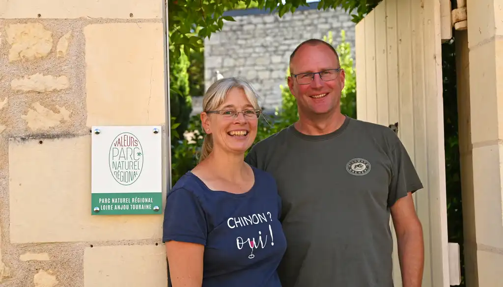 Das Gastgeberpaar des Tuffsteinhauses in der Loire