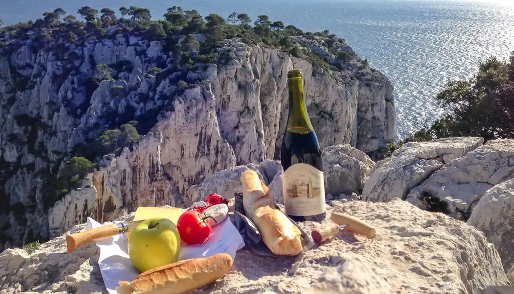 provence-essen-wein-picknick-wanderung