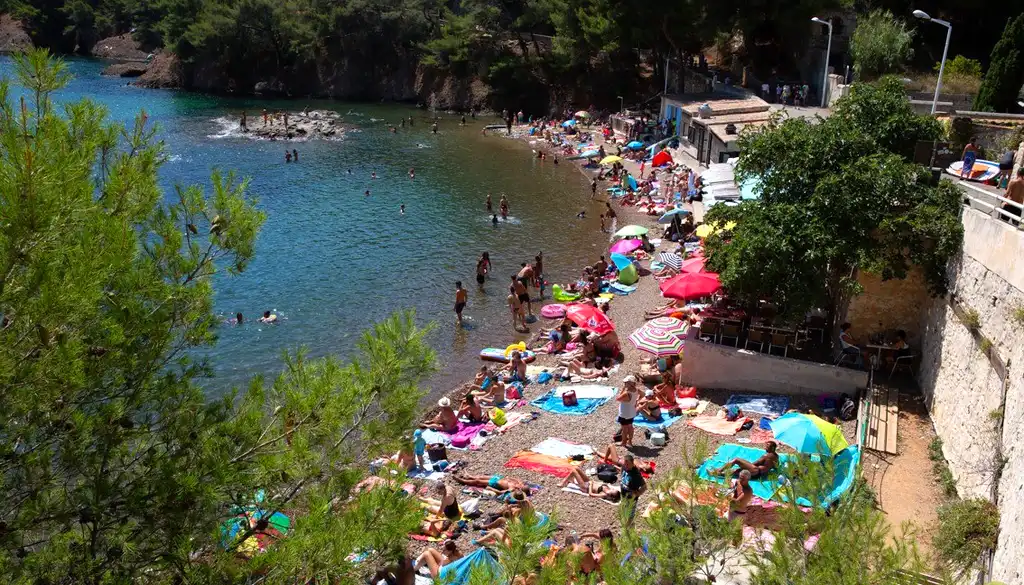 provence-strand-touristen